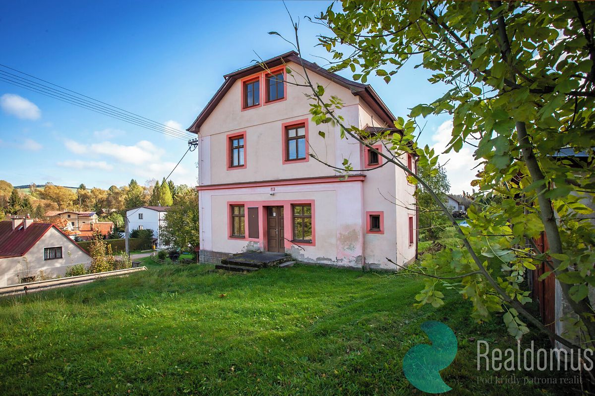 Prodej vícegeneračního domu 204 m², pozemek 1296 m²