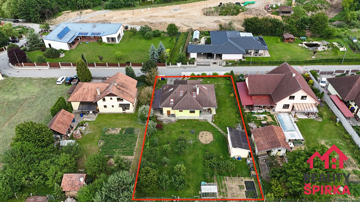 Prodej rodinného domu 195 m², pozemek 1219 m² – fotografie 4