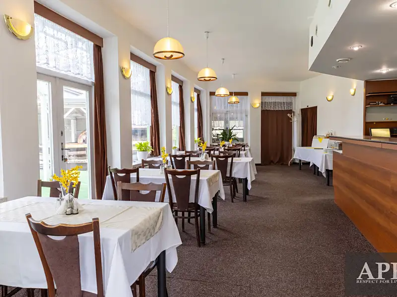 Prodej restaurace 420 m², Luhačovice – náhled fotky 2