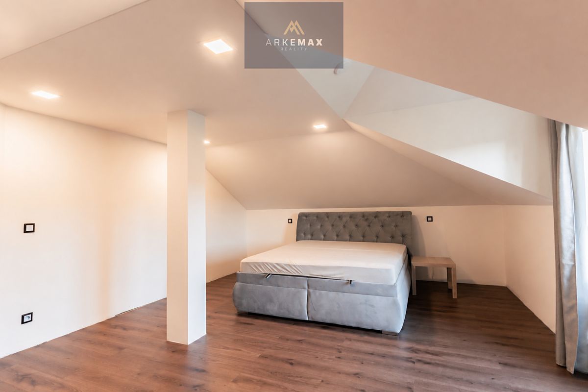 Prodej rodinného domu 398 m², pozemek 5060 m² – fotografie 3