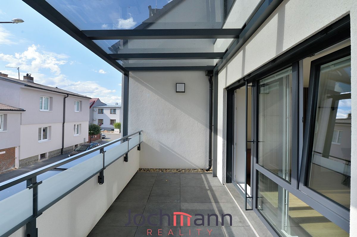 Pronájem bytu 2+kk 62 m² – fotografie 3