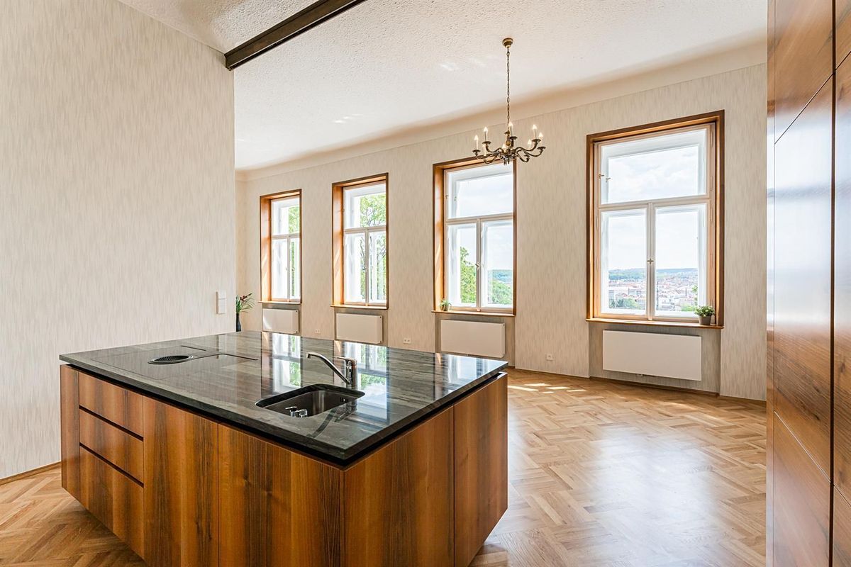 Pronájem bytu 3+kk 132 m²