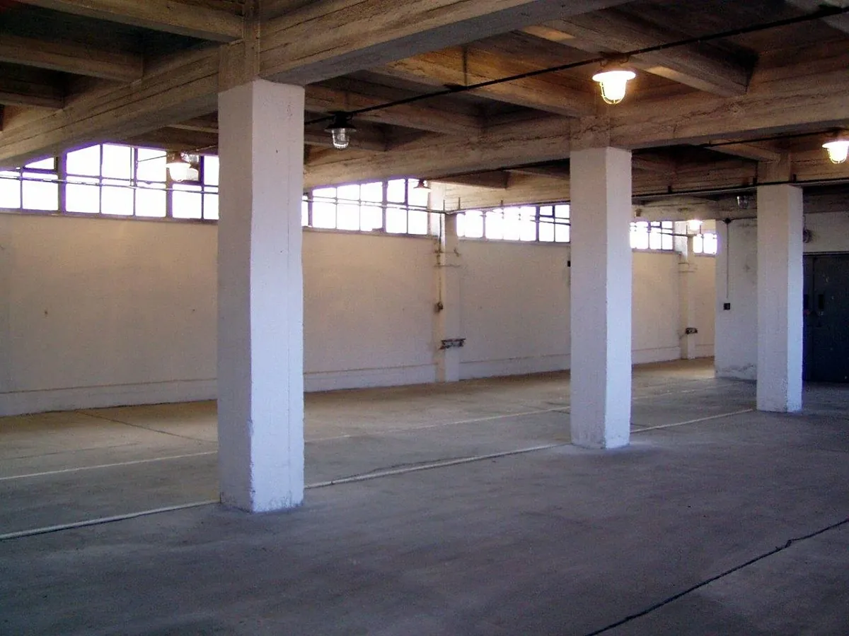Pronájem skladového prostoru 890 m²