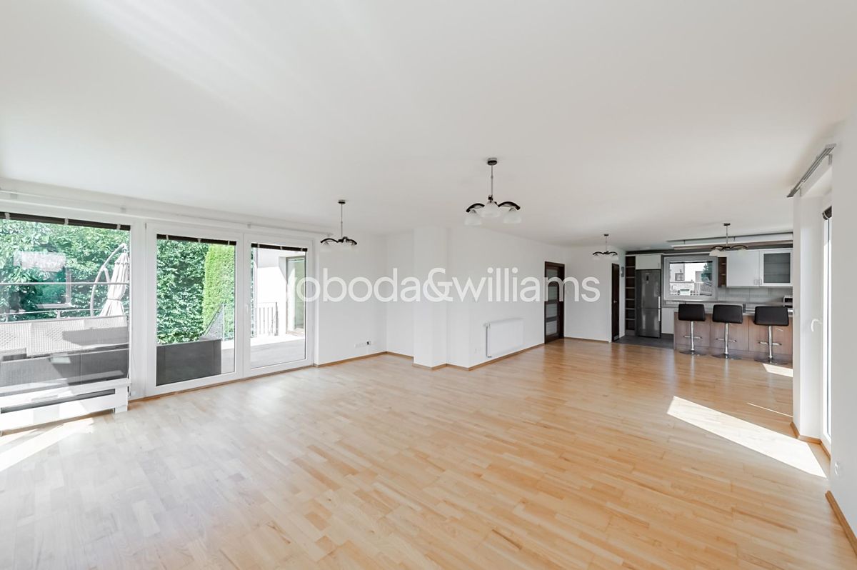 Pronájem rodinného domu 289 m², pozemek 869 m² – fotografie 3
