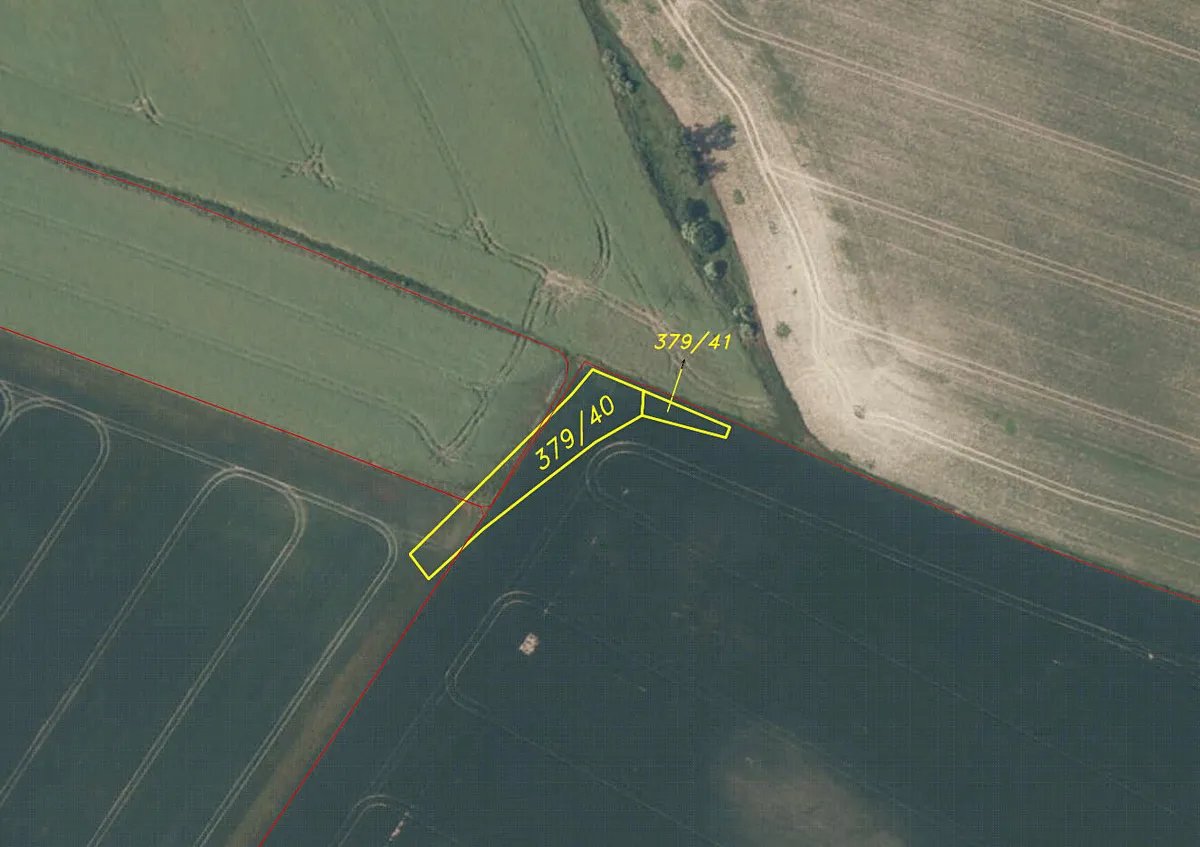 Prodej pole 1121 m²