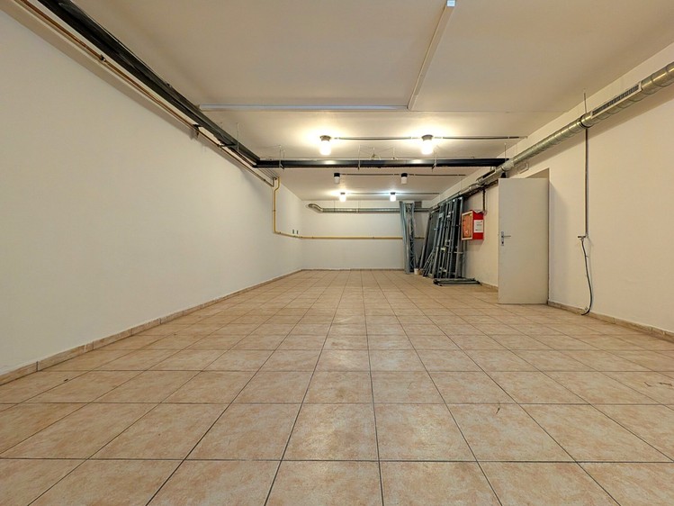Комерційне приміщення на продаж, 1 500 м² (27 з 39)