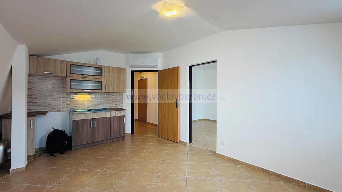 Pronájem bytu 2+kk 42 m² – fotografie 2