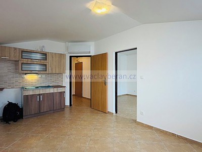 Pronájem bytu 2+kk, 42 m² (2 z 16)