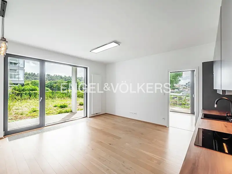 Pronájem bytu 2+kk 59 m², Praha – náhled fotky 1