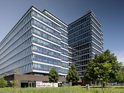 Pronájem kanceláře 500 m²