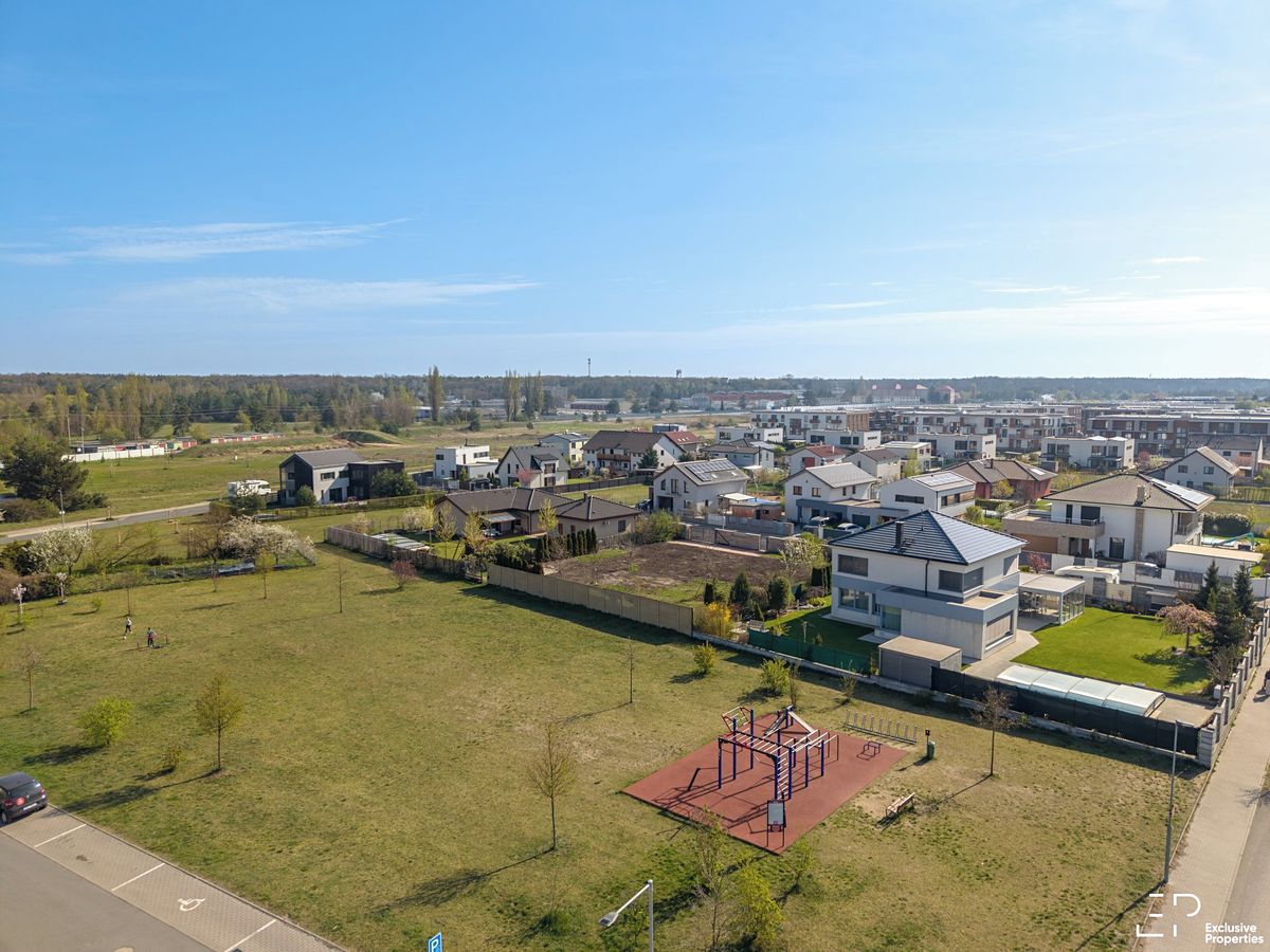 Prodej stavebního pozemku 990 m² – fotografie 5