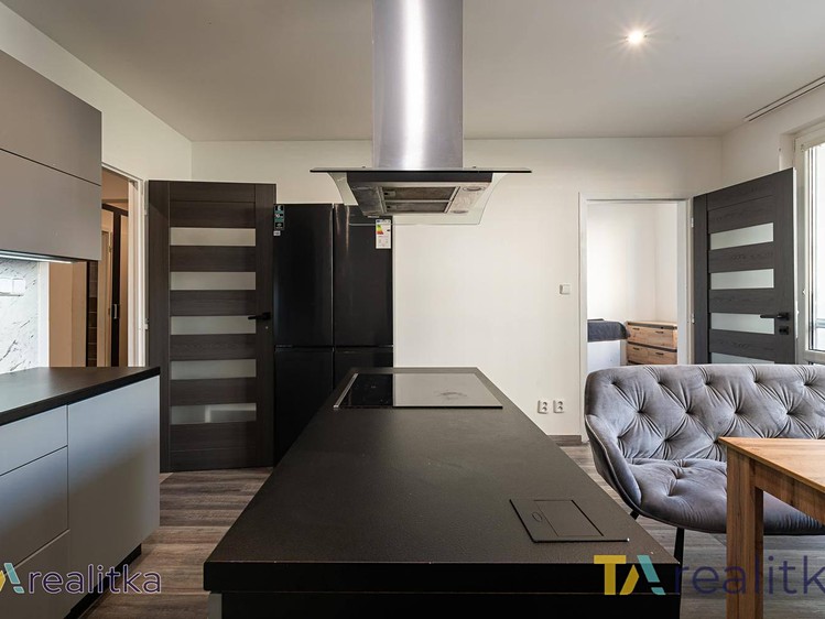 Prodej bytu 3+1, 65 m² (2 z 18)
