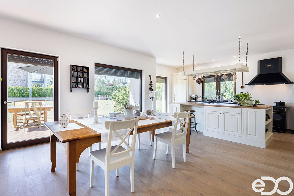 Prodej rodinného domu 219 m², pozemek 1721 m² – fotografie 3