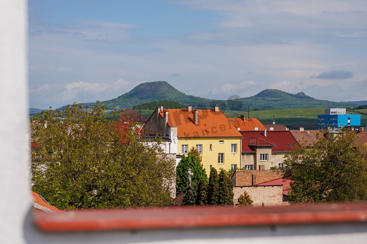 Prodej rodinného domu 318 m², pozemek 374 m² – fotografie 2