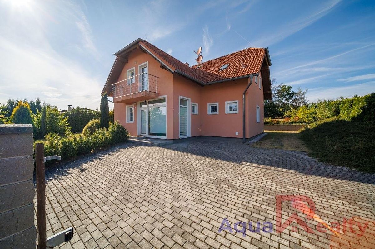 Prodej rodinného domu 206 m², pozemek 907 m²