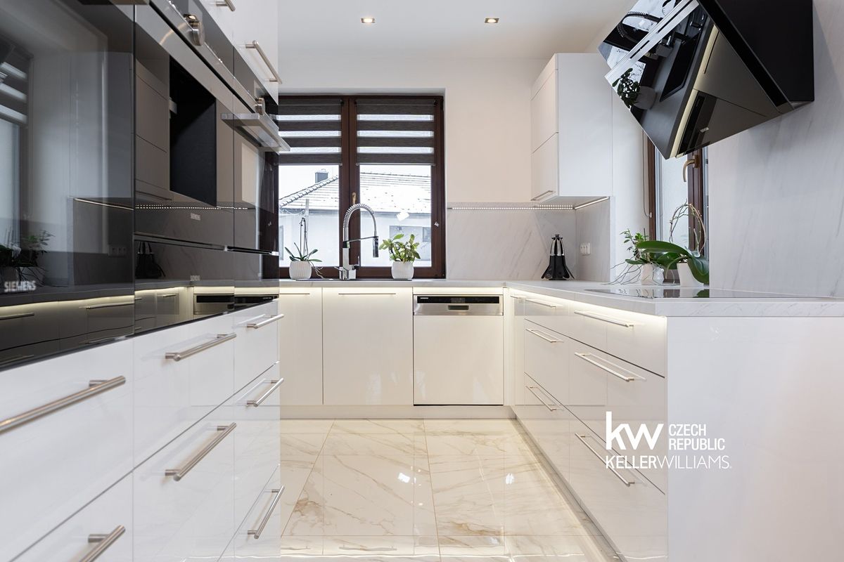 Prodej rodinného domu 100 m², pozemek 1121 m² – fotografie 3
