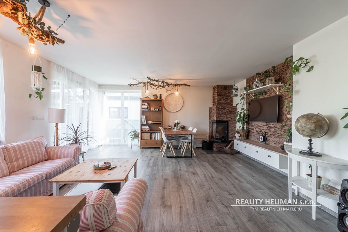 Prodej rodinného domu 130 m², pozemek 749 m² – fotografie 2