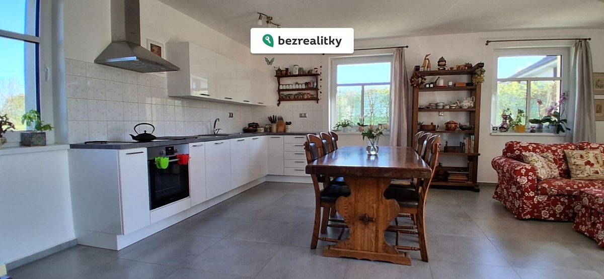 Prodej rodinného domu 318 m², pozemek 1341 m² – fotografie 4