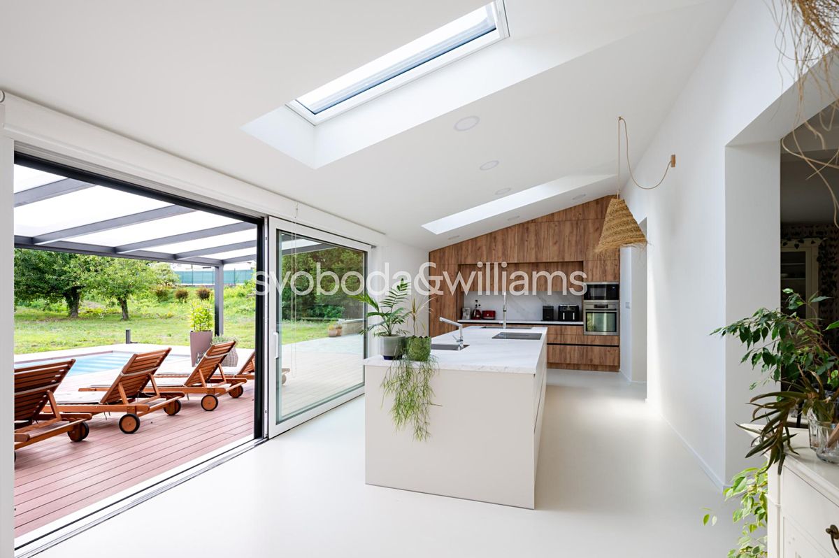 Prodej vily 422 m², pozemek 2441 m² – fotografie 2