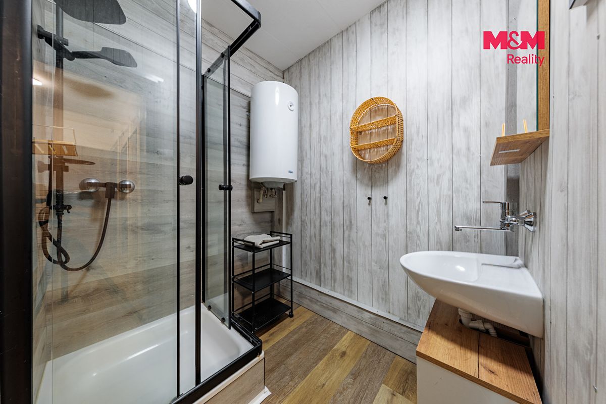Prodej chaty 180 m², pozemek 588 m² – fotografie 3