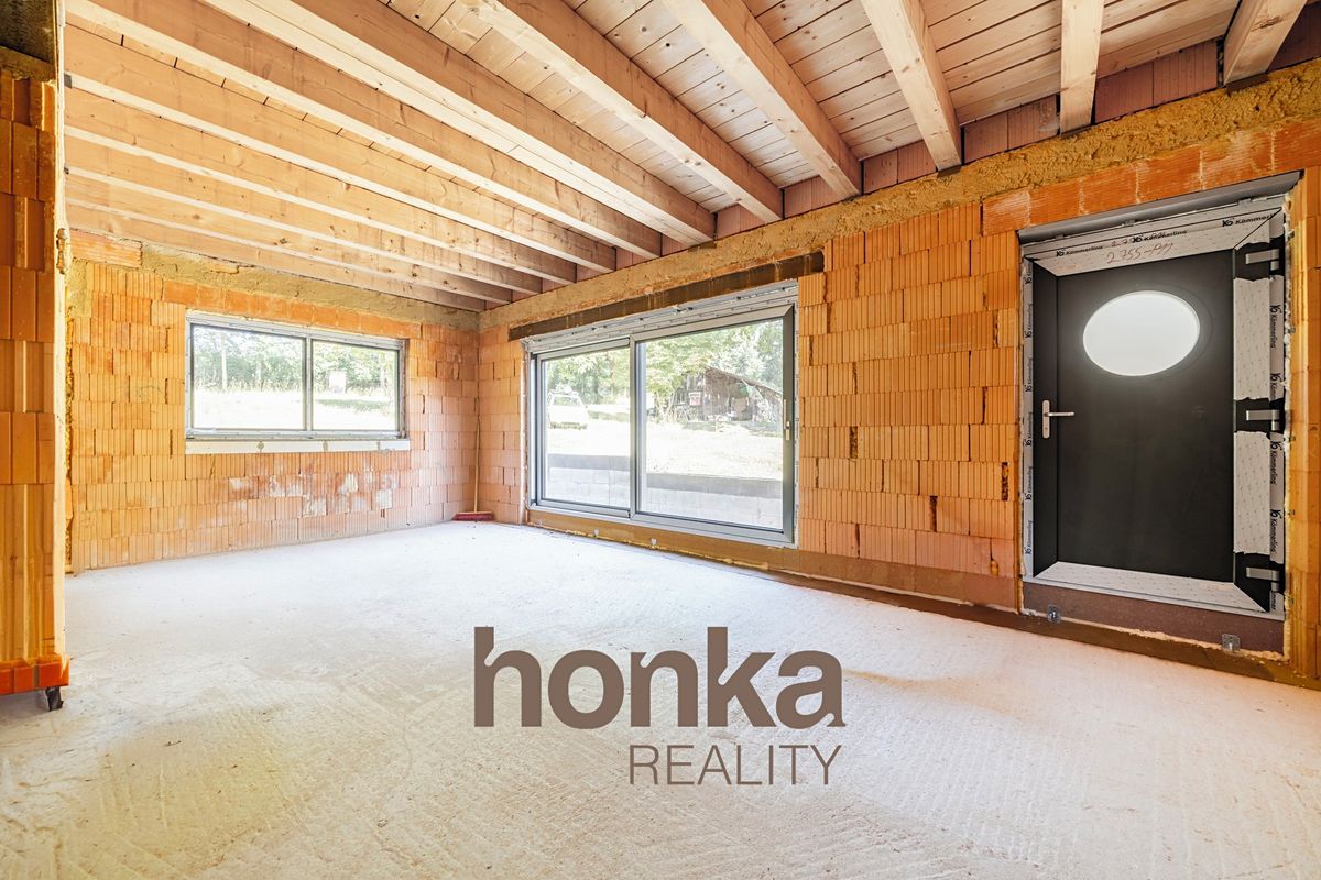 Prodej rodinného domu 280 m², pozemek 6153 m² – fotografie 3