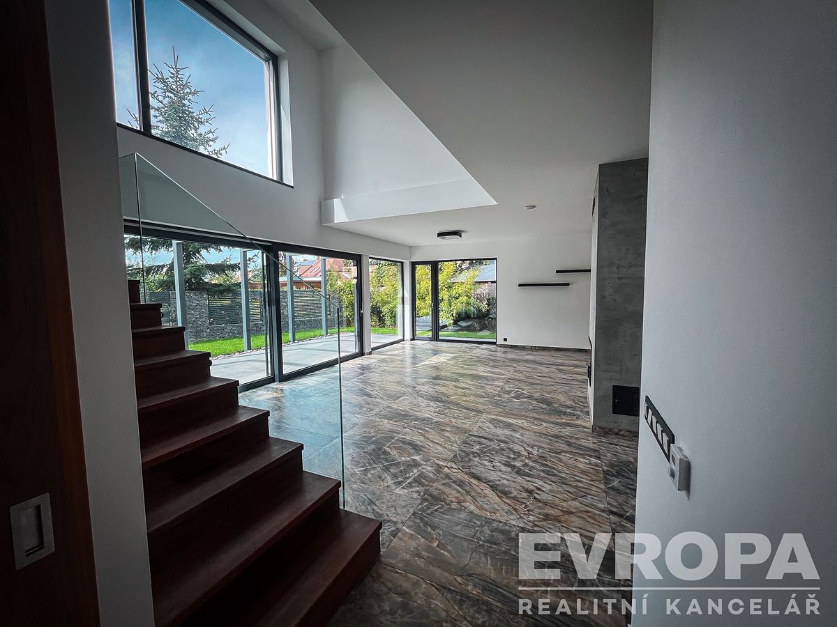 Pronájem rodinného domu 205 m², pozemek 485 m²