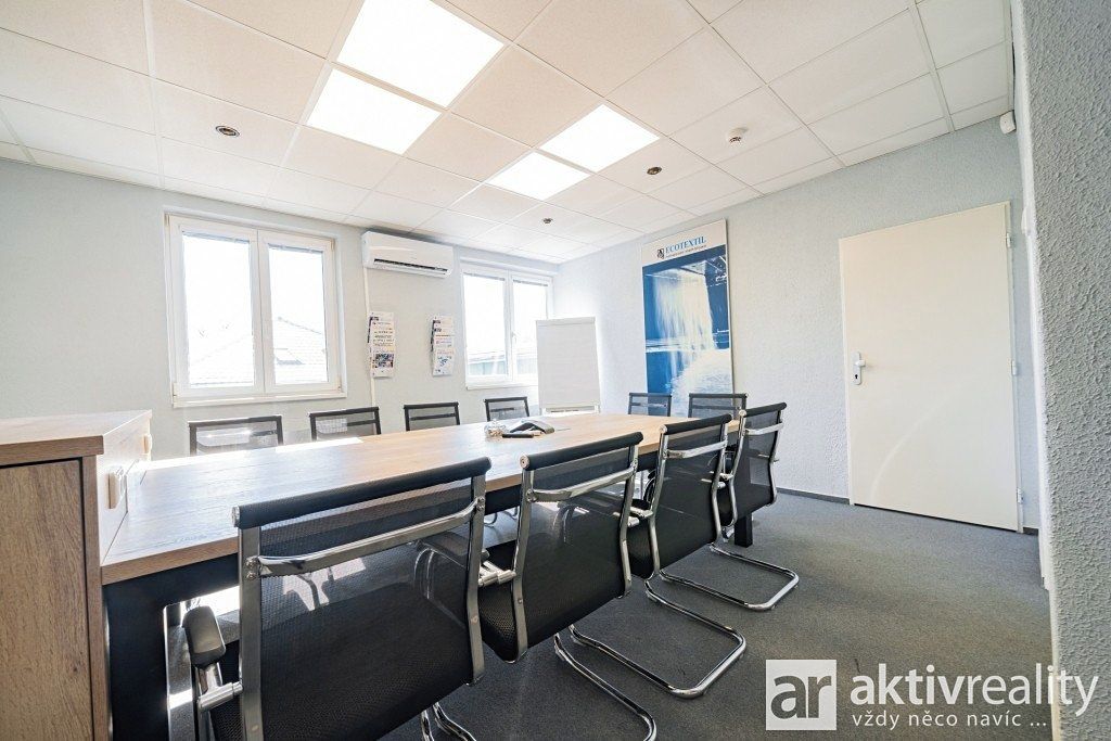 Pronájem kanceláře 240 m² – fotografie 3
