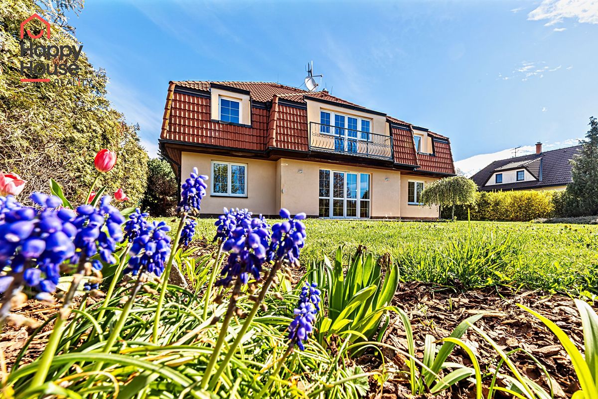 Prodej rodinného domu 287 m², pozemek 1324 m² – fotografie 2