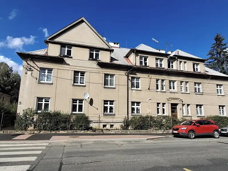 Prodej bytu 2+1 80 m², Cheb – náhled fotky 1