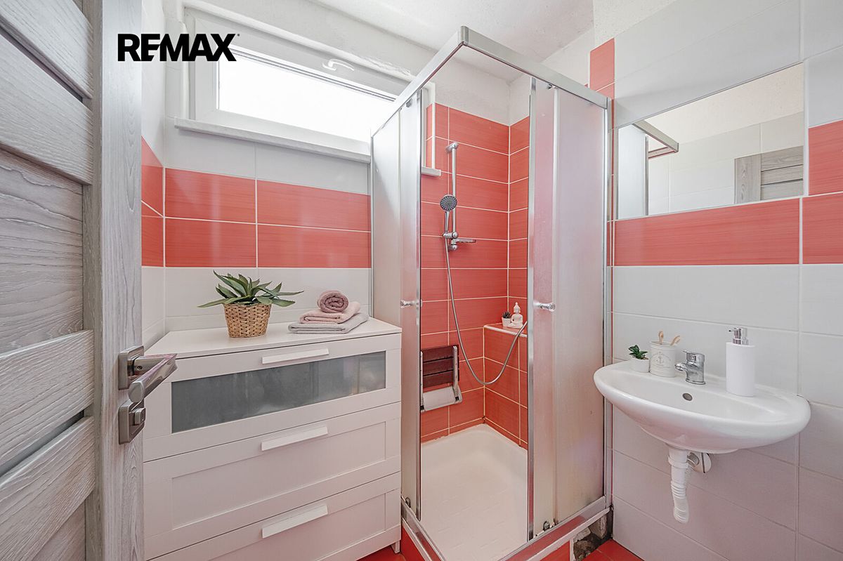 Prodej rodinného domu 170 m², pozemek 636 m² – fotografie 2