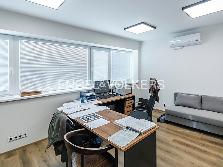 Pronájem komerčního prostoru, 1 890 m² (9 z 18)