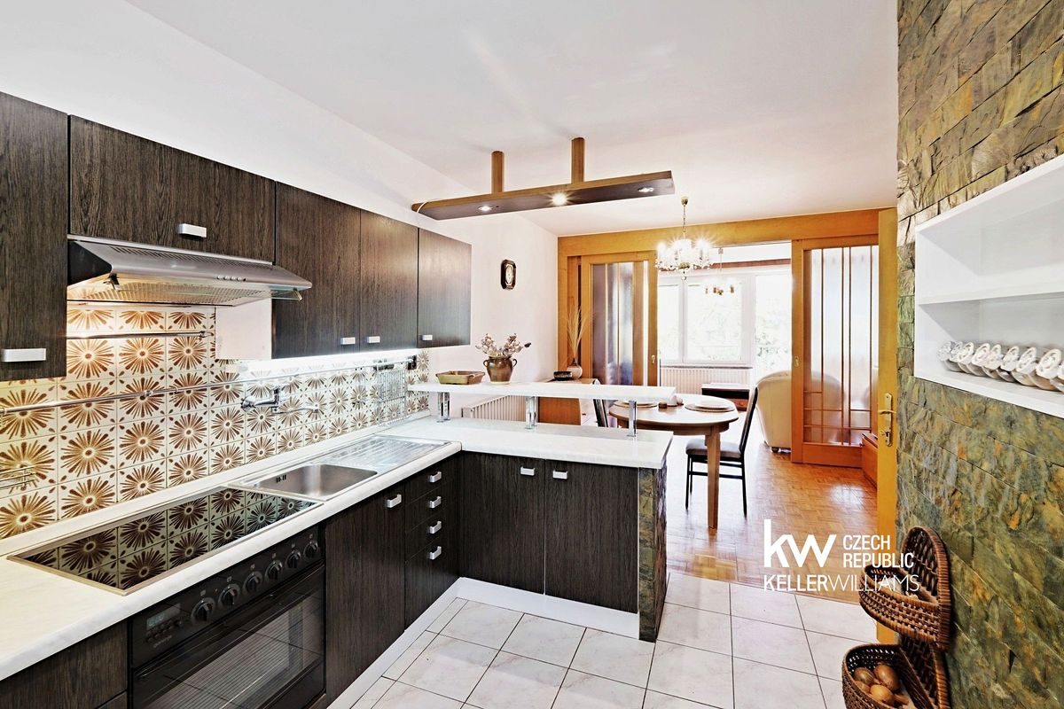 Pronájem rodinného domu 220 m², pozemek 1945 m² – fotografie 3