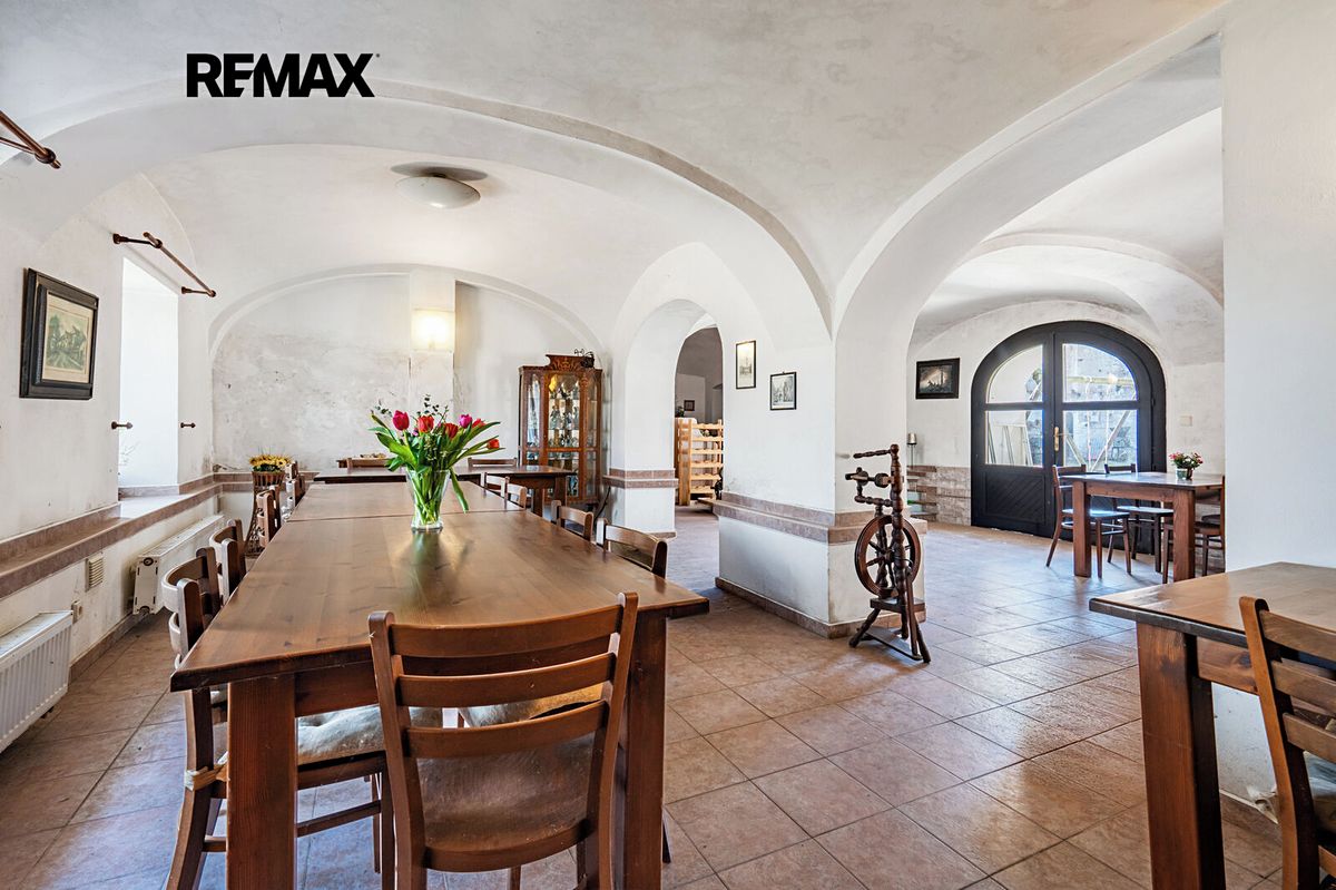 Prodej rodinného domu 951 m², pozemek 12336 m²