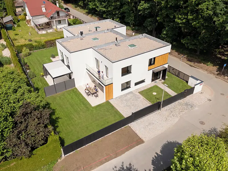 Prodej rodinného domu 144 m², pozemek 343 m², Praha – náhled fotky 2