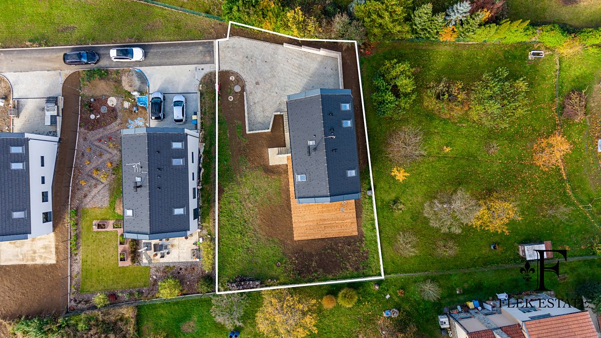 Prodej rodinného domu 213 m², pozemek 705 m² – fotografie 3