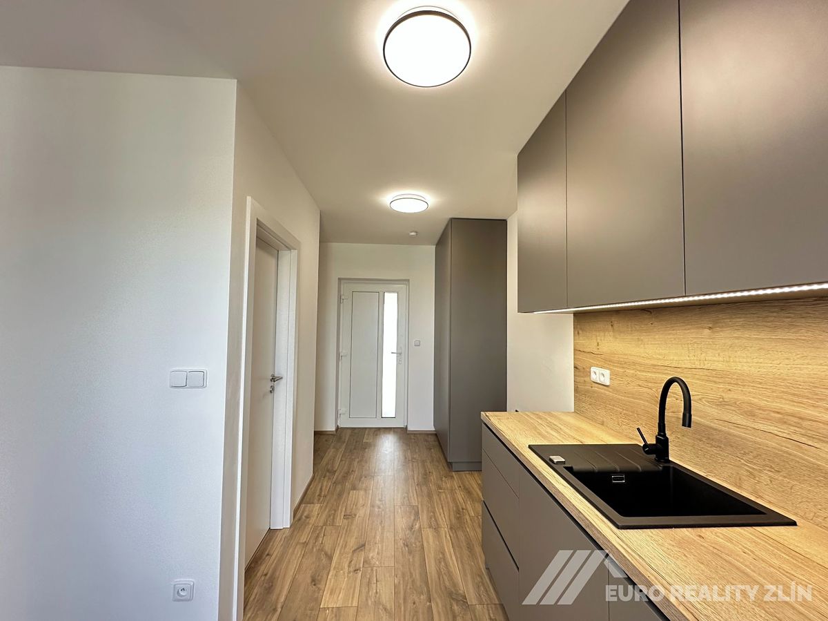 Pronájem bytu 1+kk 29 m² – fotografie 5