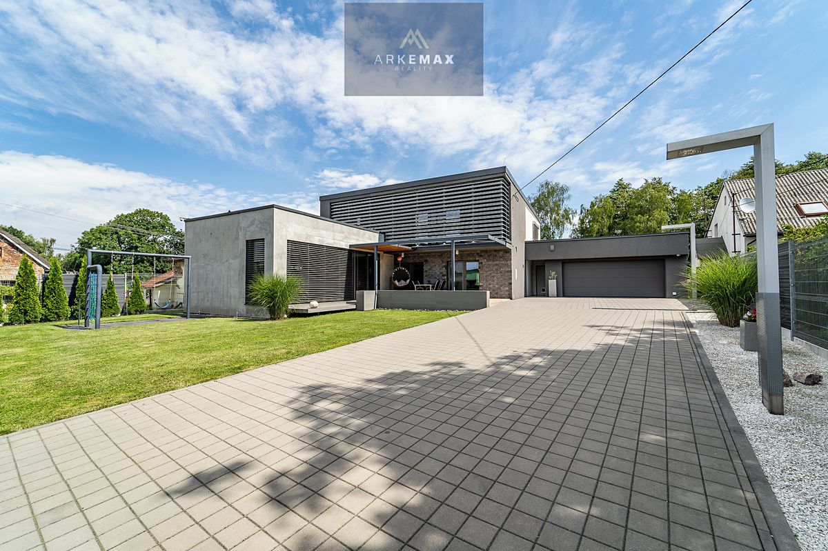Prodej rodinného domu 410 m², pozemek 728 m²