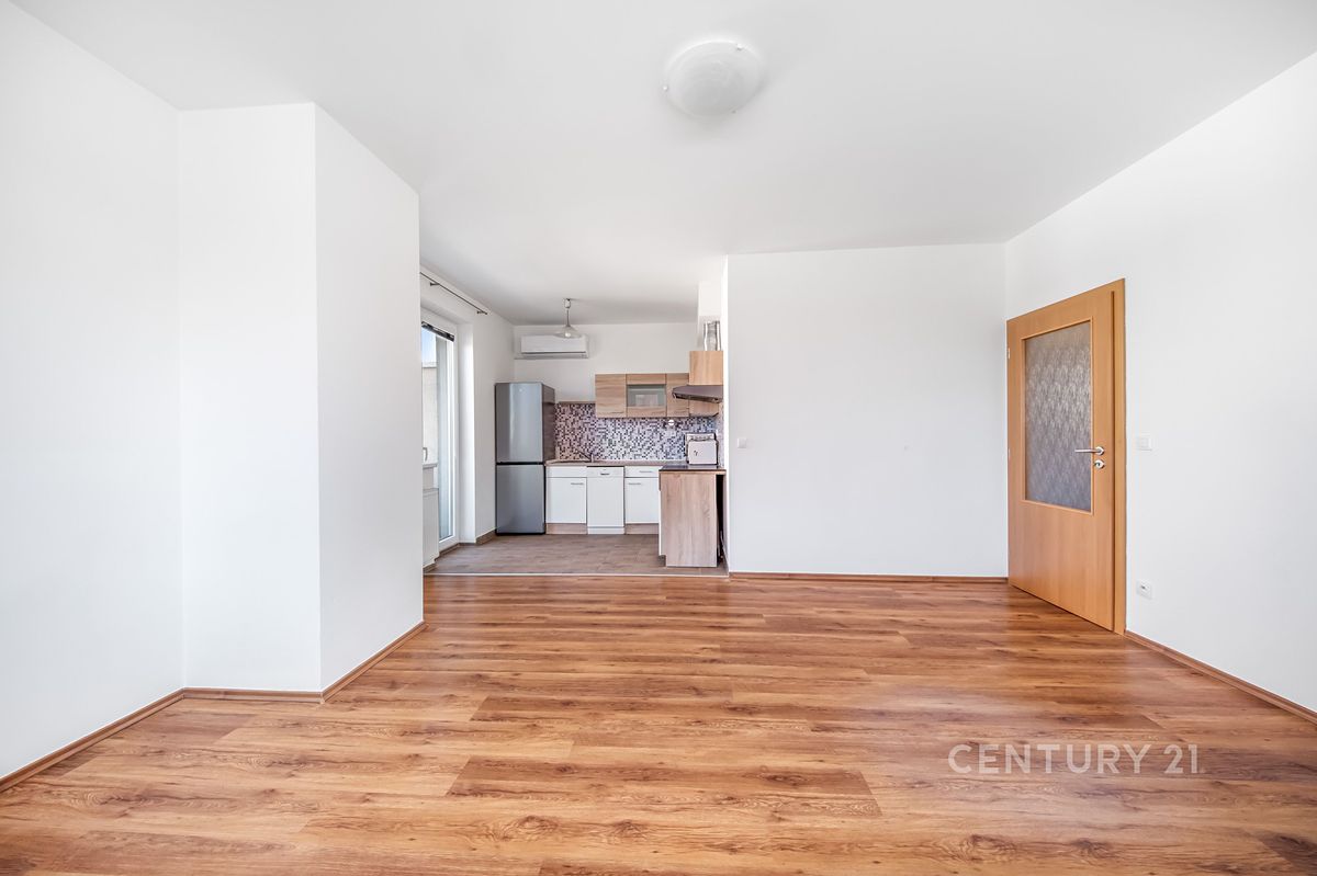 Pronájem bytu 1+kk 33 m² – fotografie 5