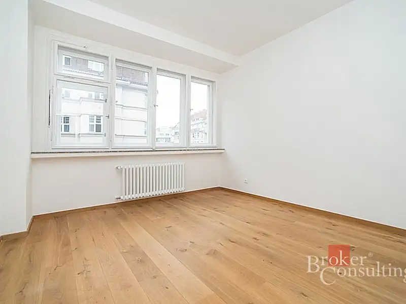 Pronájem kanceláře 110 m², Praha – náhled fotky 3