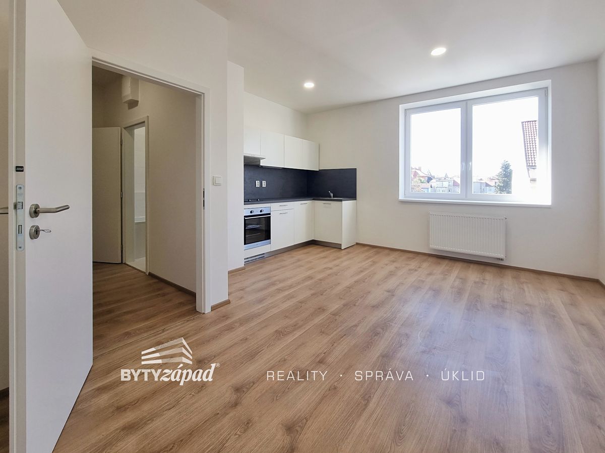 Pronájem bytu 1+kk 31 m² – fotografie 3