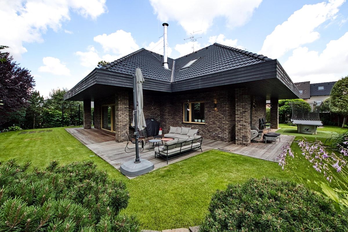 Prodej rodinného domu 293 m², pozemek 805 m²