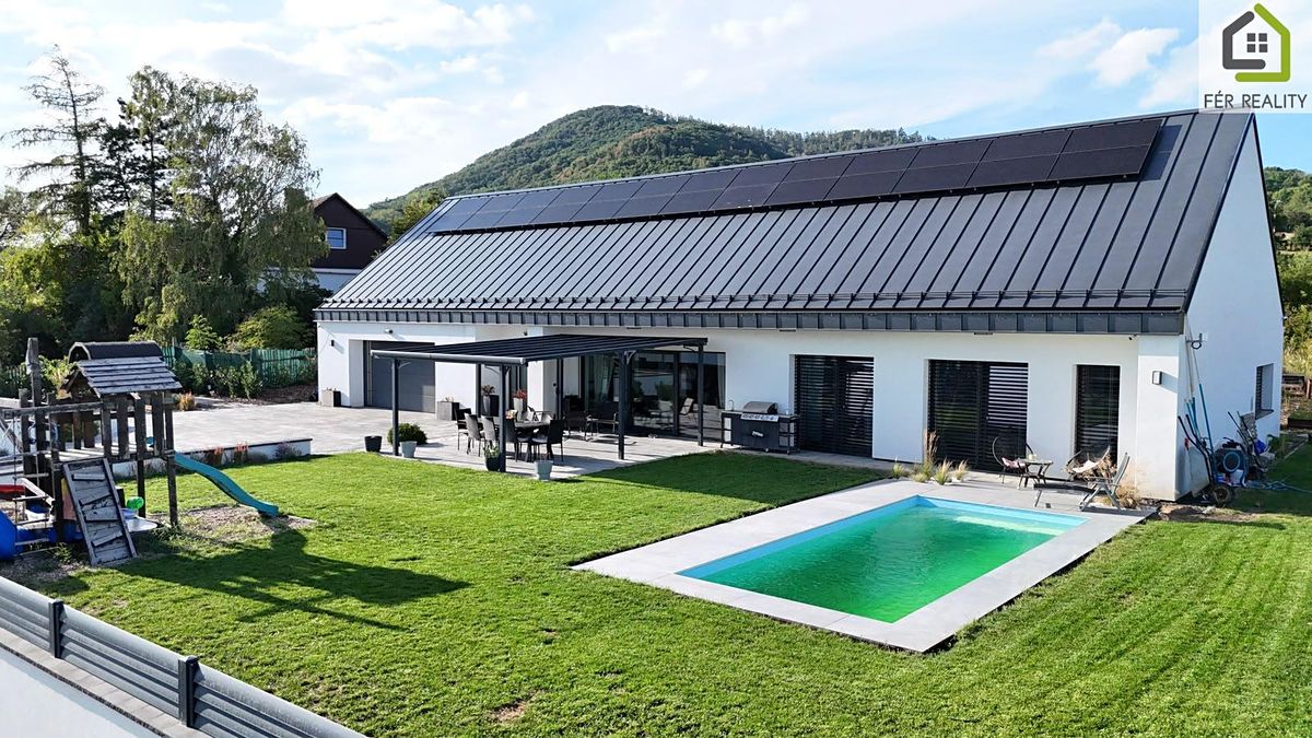 Prodej rodinného domu 219 m², pozemek 1132 m²