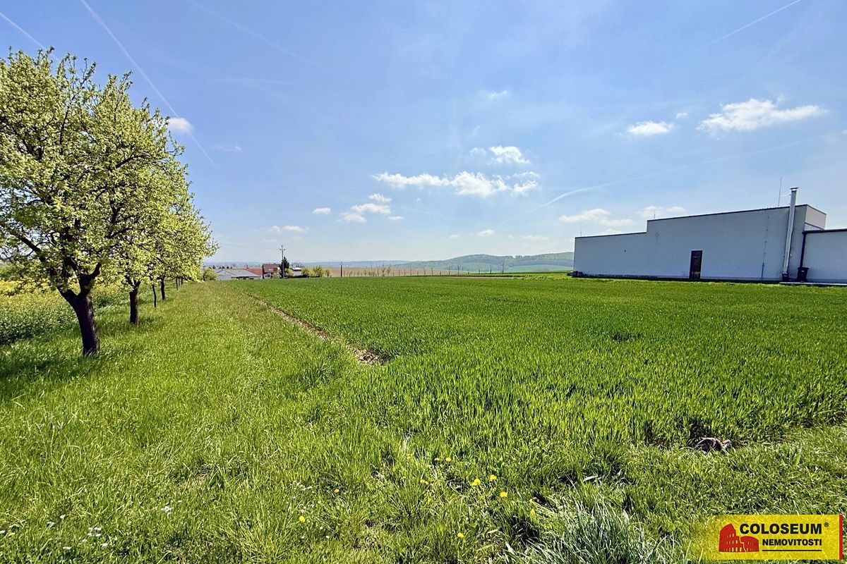 Prodej stavebního pozemku 3940 m² – fotografie 2