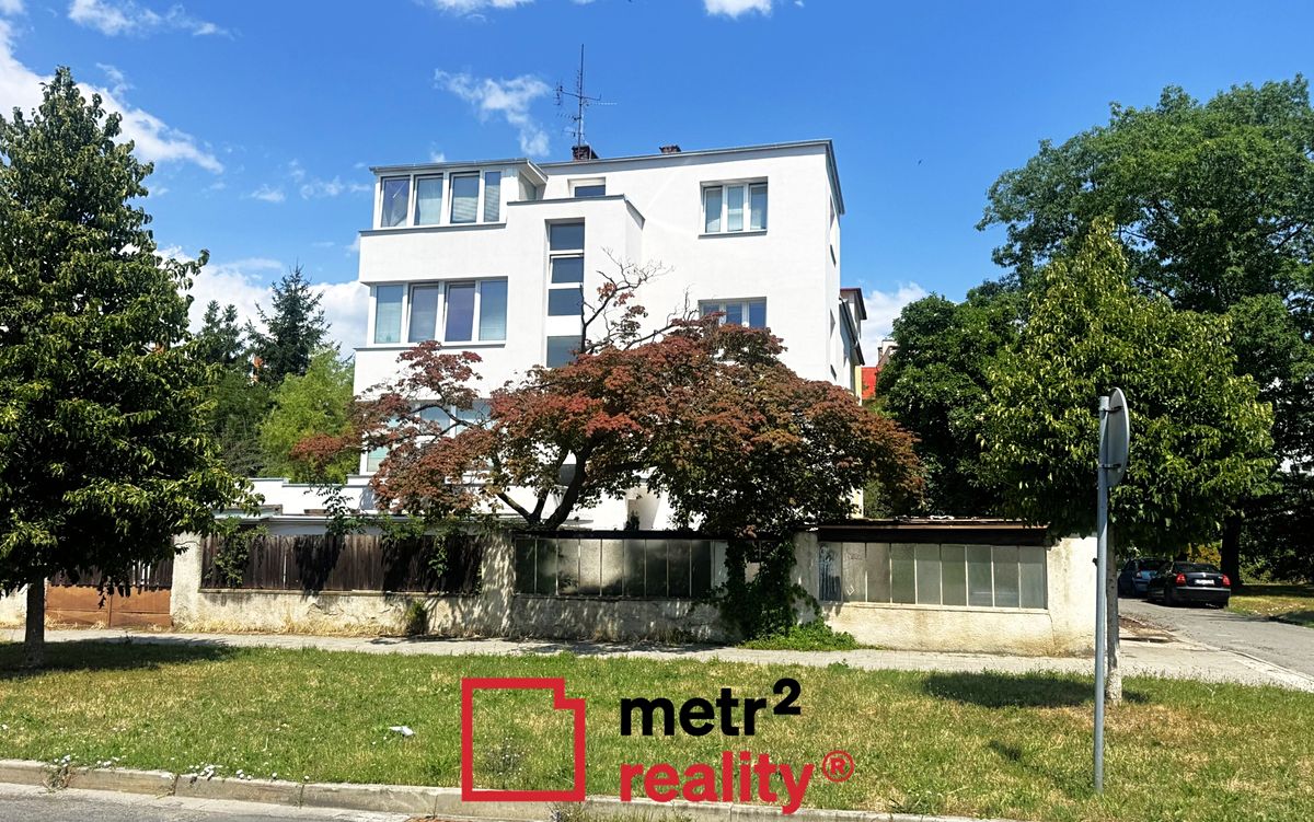Prodej rodinného domu 387 m², pozemek 549 m²