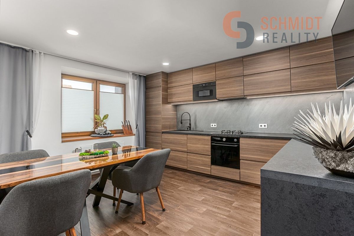 Prodej rodinného domu 350 m², pozemek 770 m² – fotografie 4