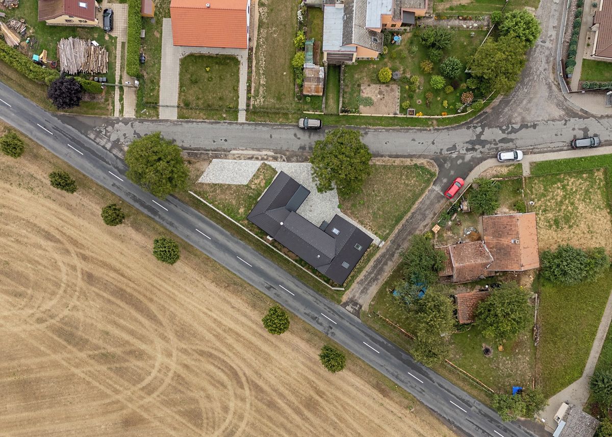 Prodej rodinného domu 144 m², pozemek 600 m² – fotografie 2