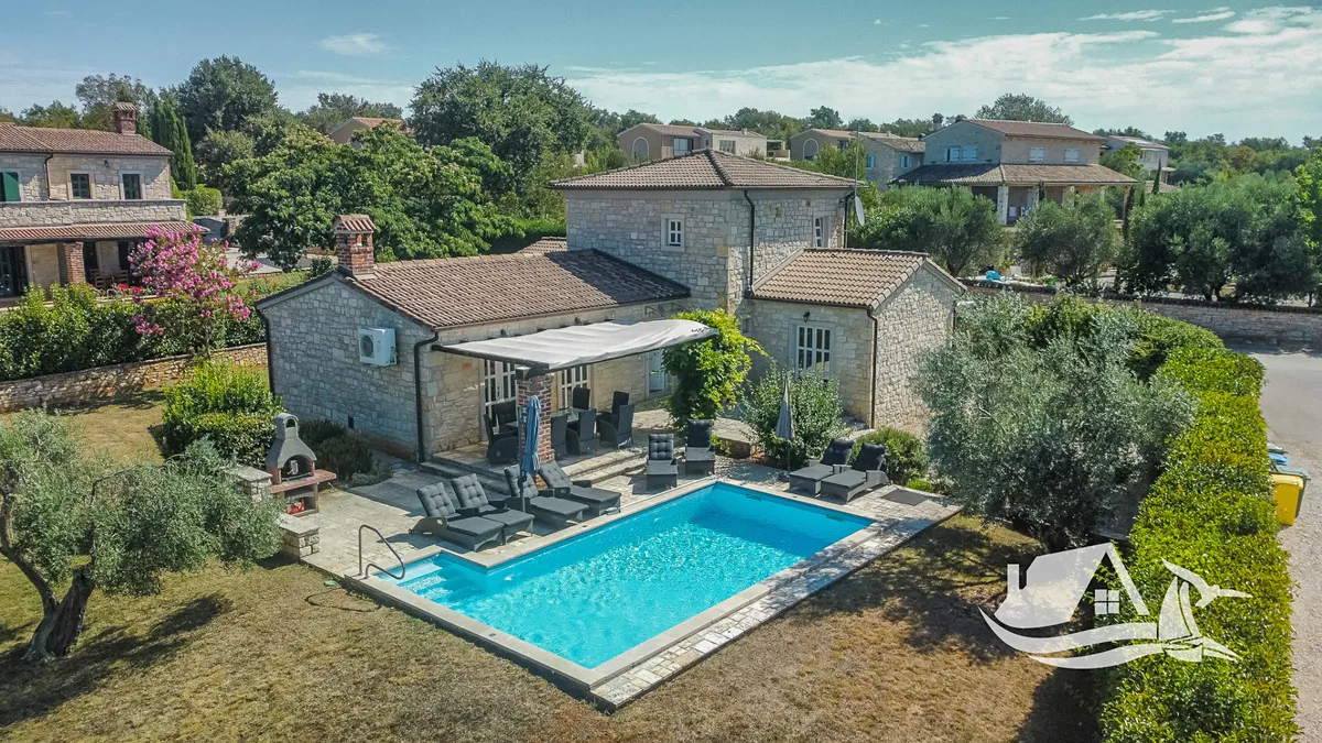Prodej vily 182 m², pozemek 1072 m²