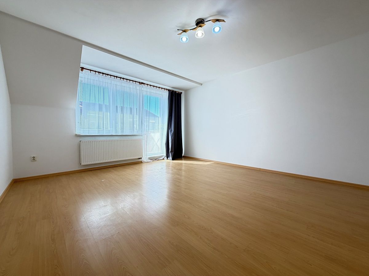 Pronájem bytu 1+kk 32 m² – fotografie 2