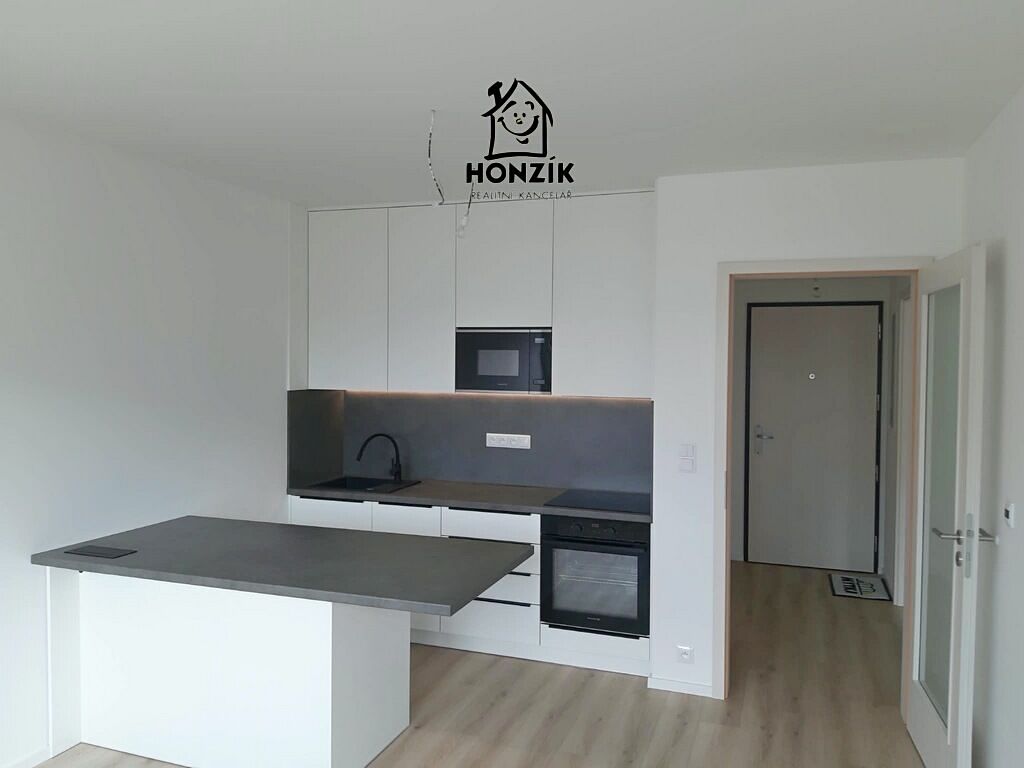 Pronájem bytu 2+kk 42 m² – fotografie 3