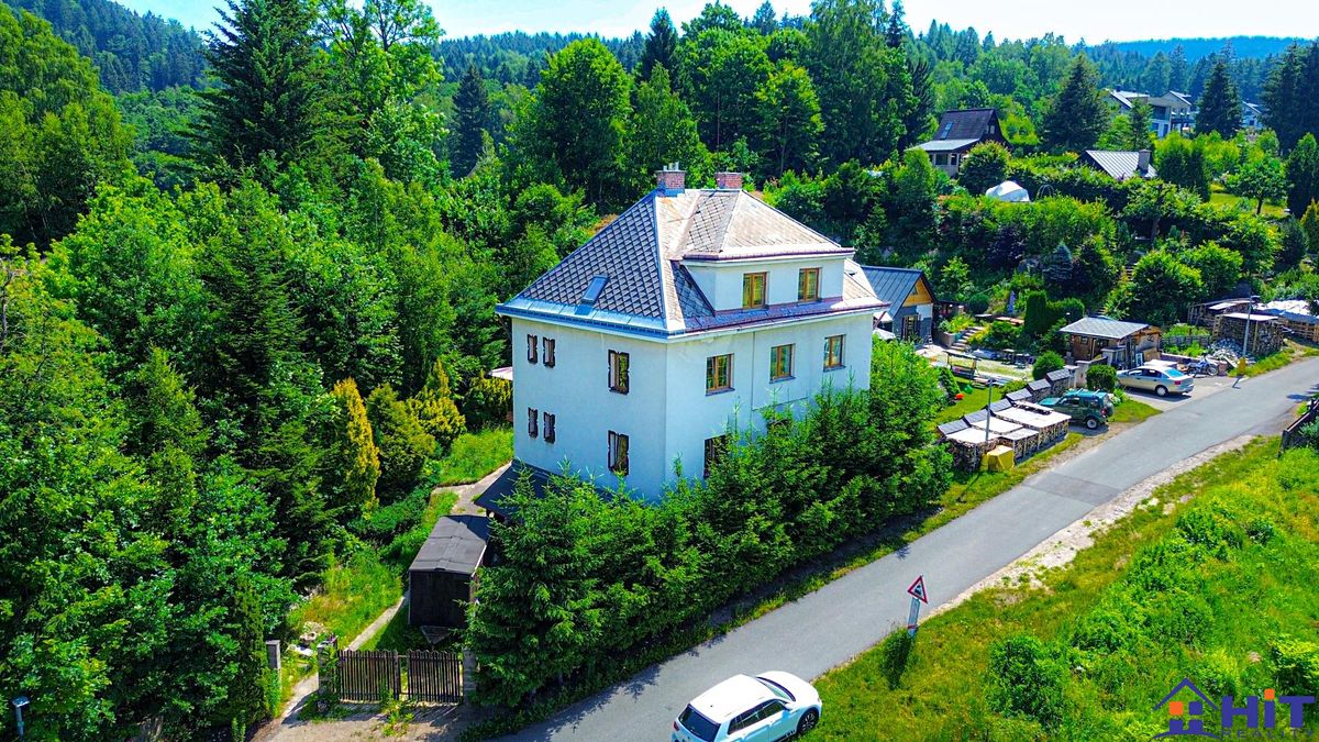 Prodej vícegeneračního domu 340 m², pozemek 913 m²